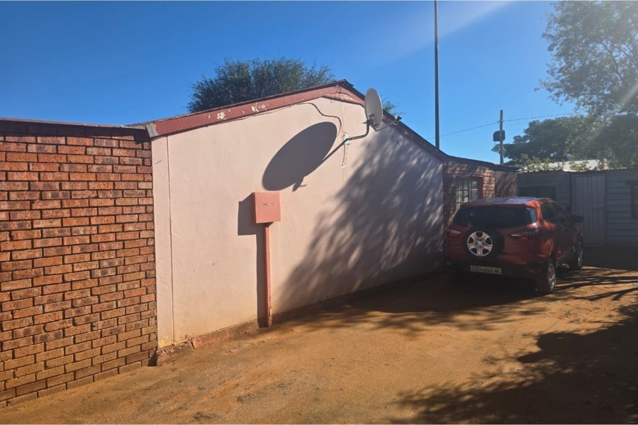 2 Bedroom Property for Sale in Roodepan Northern Cape